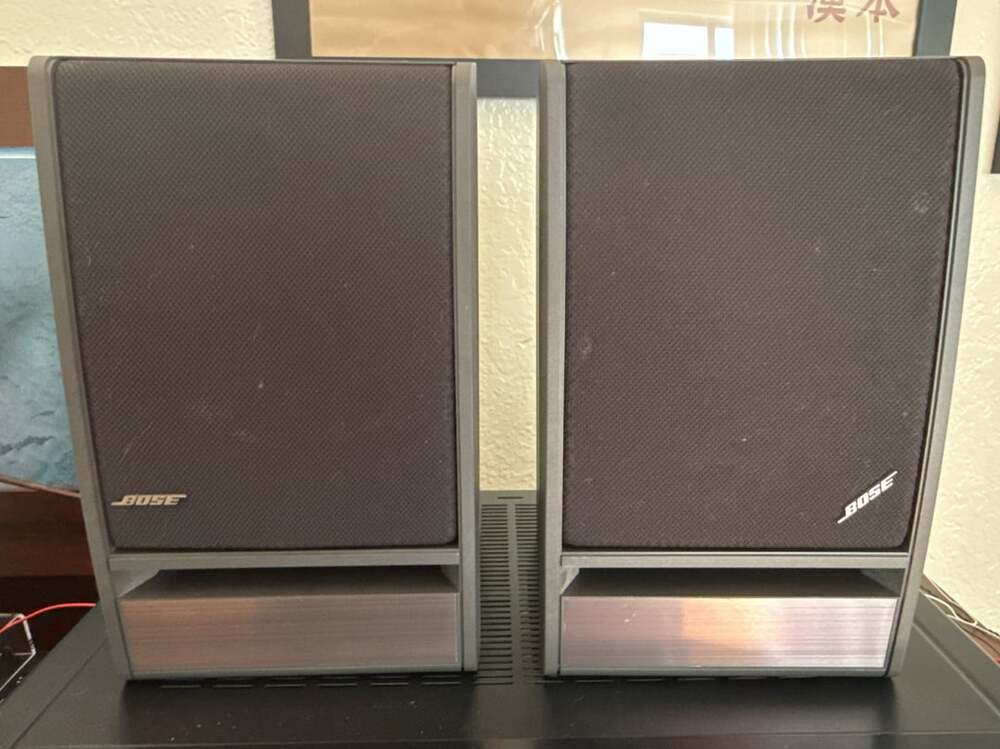 Bose Model 141 Bookshelf Speakers Pair